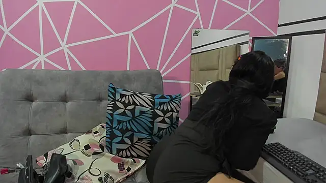 katieblake online show from September 12, 2025, 12:49 pm