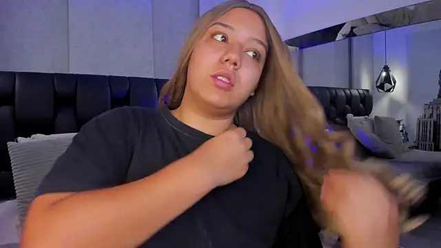 Snapshot of SadieFoster chatting on September 25, 2025, 2:10 pm SadieFoster online show from September 25, 2025, 2:10 pm