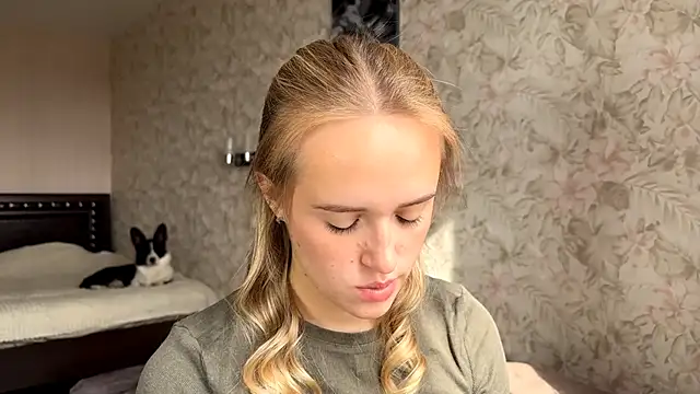 Snapshot of ElisabetLorney chatting on September 19, 2025, 8:05 am ElisabetLorney online show from September 19, 2025, 8:05 am