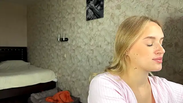 Snapshot of ElisabetLorney chatting on September 20, 2025, 7:09 am ElisabetLorney online show from September 20, 2025, 7:09 am