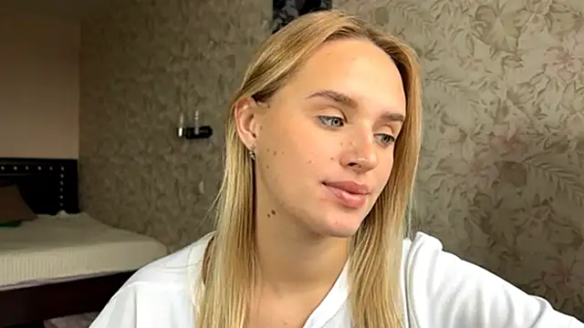 Snapshot of ElisabetLorney chatting on September 27, 2025, 7:35 am ElisabetLorney online show from September 27, 2025, 7:35 am