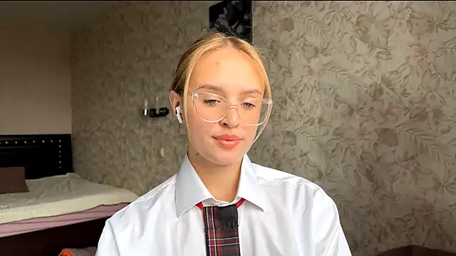 Snapshot of ElisabetLorney chatting on September 29, 2025, 8:08 am ElisabetLorney online show from September 29, 2025, 8:08 am