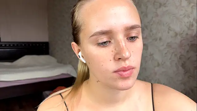 Snapshot of ElisabetLorney chatting on October 15, 2025, 8:47 am ElisabetLorney online show from October 15, 2025, 8:47 am