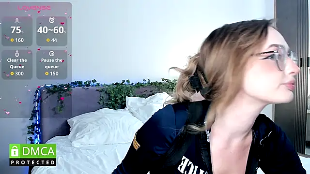 KyotoGlow online show from September 18, 2025, 8:27 am