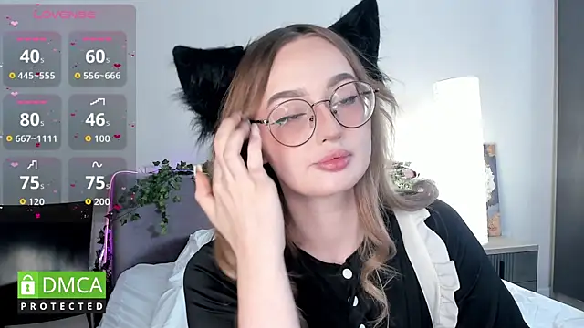 KyotoGlow online show from October 3, 2025, 8:33 am