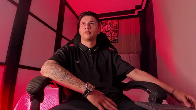 liaamsmiith  online show from March 10, 2026, 12:54 pm