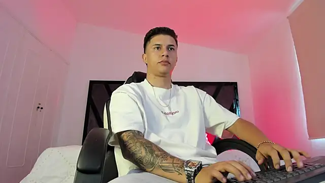 liaamsmiith  online show from March 28, 2026, 12:38 pm