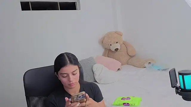 valerihouse online show from March 17, 2026, 1:32 am