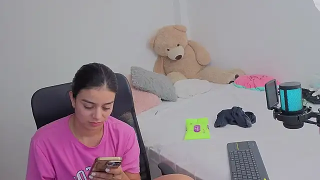 valerihouse online show from March 21, 2026, 1:32 am