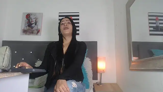 madison  love  online show from May 4, 2026, 6:15 pm