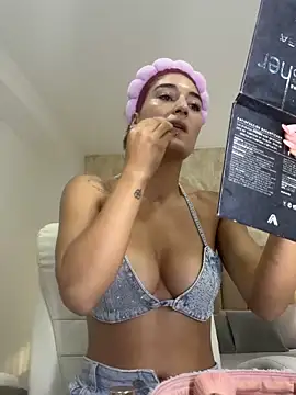 Scarlett 12 online show from March 27, 2026, 9:53 am