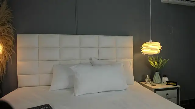 Snapshot of AliHamilton chatting on September 20, 2025, 10:44 pm AliHamilton online show from September 20, 2025, 10:44 pm