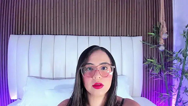 Snapshot of AliHamilton chatting on September 29, 2025, 11:09 pm AliHamilton online show from September 29, 2025, 11:09 pm