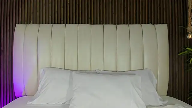 Snapshot of AliHamilton chatting on October 20, 2025, 10:43 pm AliHamilton online show from October 20, 2025, 10:43 pm