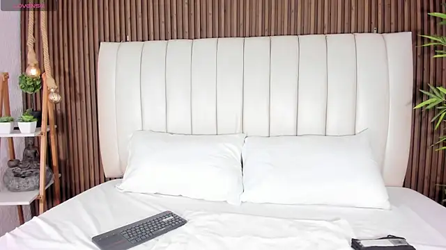 Snapshot of AliHamilton chatting on October 29, 2025, 11:17 pm AliHamilton online show from October 29, 2025, 11:17 pm