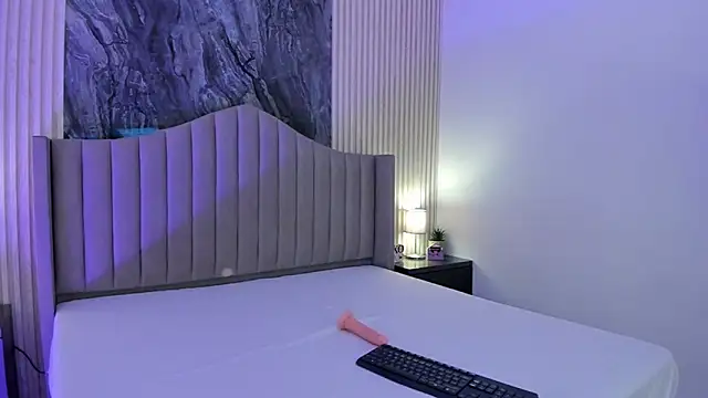 ZoeFort online show from September 10, 2025, 7:36 pm