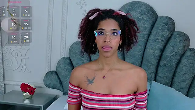 Snapshot of Charlotte-Novac chatting on October 25, 2025, 4:57 pm Charlotte-Novac online show from October 25, 2025, 4:57 pm