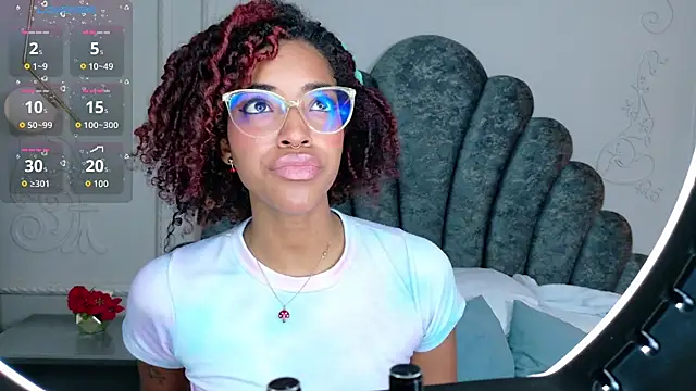 Snapshot of Charlotte-Novac chatting on October 30, 2025, 2:07 pm Charlotte-Novac online show from October 30, 2025, 2:07 pm