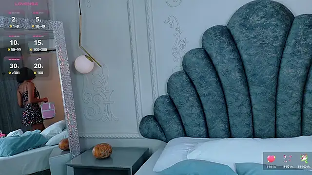 Snapshot of Charlotte-Novac chatting on October 31, 2025, 3:35 pm Charlotte-Novac online show from October 31, 2025, 3:35 pm