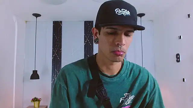 Snapshot of Franvill_Trato chatting on November 12, 2025, 7:13 pm Franvill Trato online show from November 12, 2025, 7:13 pm