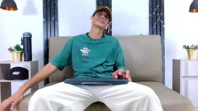 Snapshot of Franvill_Trato chatting on November 15, 2025, 5:20 pm Franvill Trato online show from November 15, 2025, 5:20 pm