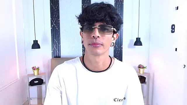 Snapshot of Franvill_Trato chatting on November 21, 2025, 7:34 pm Franvill Trato online show from November 21, 2025, 7:34 pm