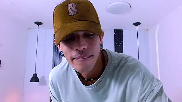 Snapshot of Franvill_Trato chatting on December 3, 2025, 8:18 pm Franvill Trato online show from December 3, 2025, 8:18 pm