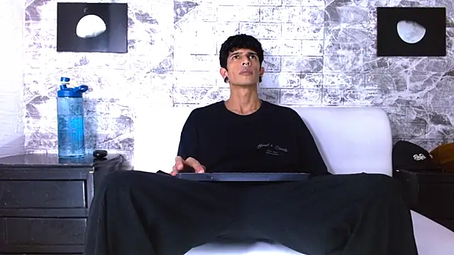 Snapshot of Franvill_Trato chatting on February 27, 2026, 7:14 pm Franvill Trato online show from February 27, 2026, 7:14 pm