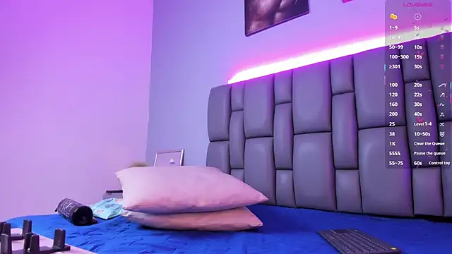 Niicolle Evanss online show from September 30, 2025, 8:03 pm