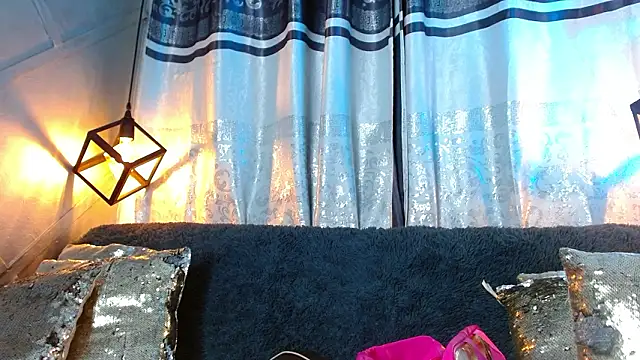 Cristal Gem1 online show from February 6, 2026, 4:28 am