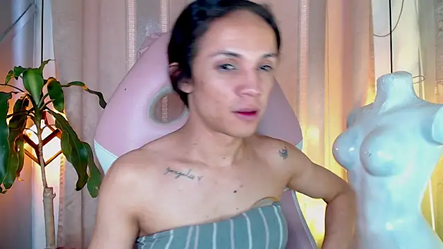 Cristal Gem1 online show from April 26, 2026, 5:32 pm