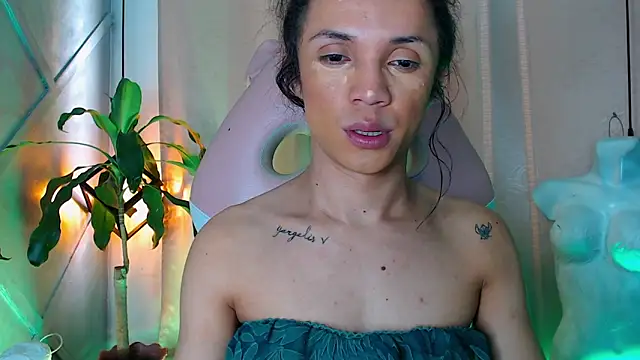 Cristal Gem1 online show from May 7, 2026, 11:48 am