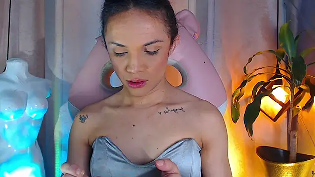 Cristal Gem1 online show from May 15, 2026, 11:50 am