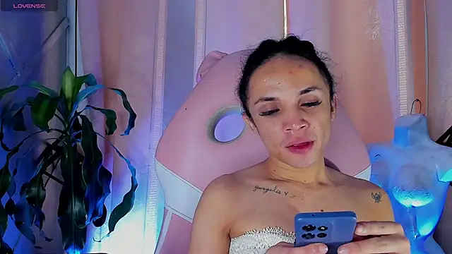 Cristal Gem1 online show from June 25, 2026, 7:51 pm