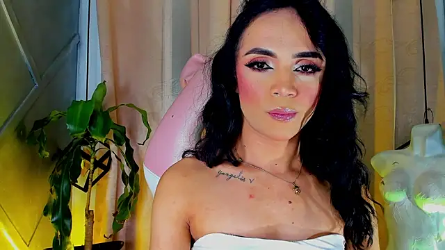 Cristal Gem1 online show from July 5, 2026, 4:19 am