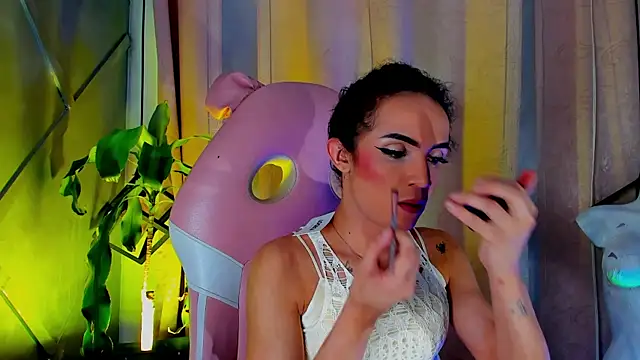 Cristal Gem1 online show from July 6, 2026, 2:41 am