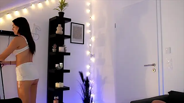 Snapshot of SophieFleur chatting on October 15, 2025, 1:11 pm SophieFleur online show from October 15, 2025, 1:11 pm