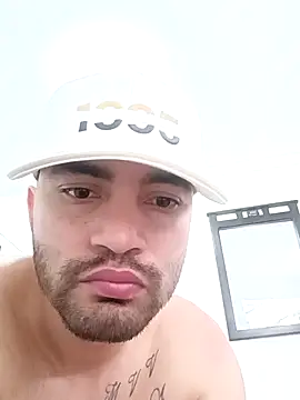 Snapshot of este_juan chatting on October 26, 2025, 1:50 pm este juan online show from October 26, 2025, 1:50 pm