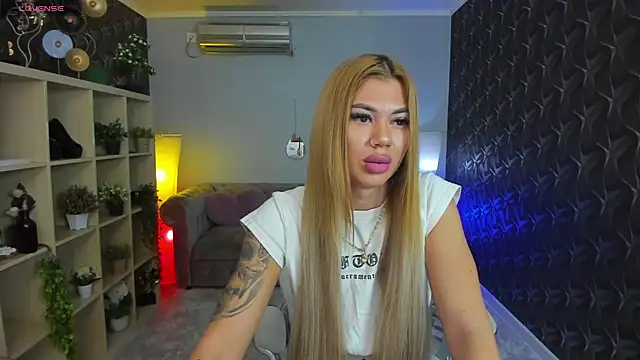 Snapshot of xPuka chatting on September 28, 2025, 4:12 pm xPuka online show from September 28, 2025, 4:12 pm