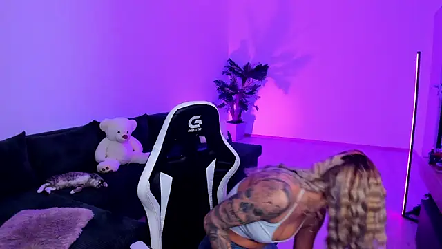 xPuka online show from March 13, 2026, 6:25 pm