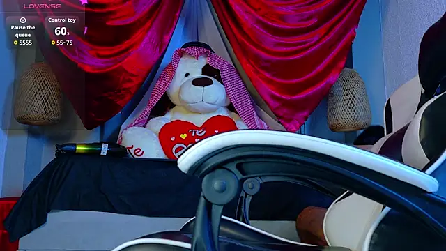 Thaiel Fosteer online show from February 7, 2026, 7:23 am