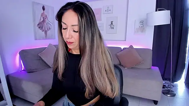 Laly dolce online show from September 8, 2025, 8:19 pm