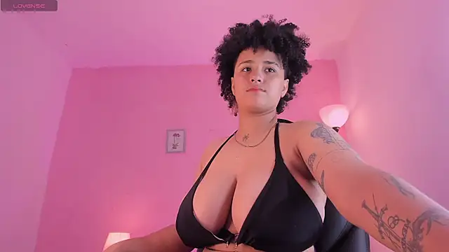 Snapshot of LiaaMoretzz chatting on September 23, 2025, 2:25 am LiaaMoretzz online show from September 23, 2025, 2:25 am