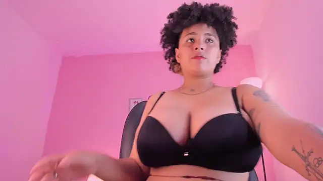 Snapshot of LiaaMoretzz chatting on September 25, 2025, 11:52 pm LiaaMoretzz online show from September 25, 2025, 11:52 pm