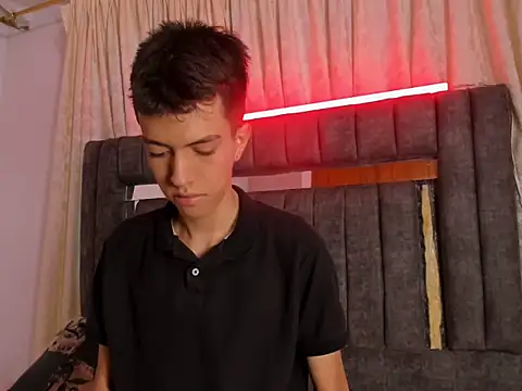 Snapshot of dylan_202520_ chatting on October 6, 2025, 11:40 am dylan 202520 online show from October 6, 2025, 11:40 am