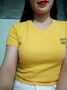 Snapshot of Vyvyy06 chatting on October 25, 2025, 12:23 pm Vyvyy06 online show from October 25, 2025, 12:23 pm