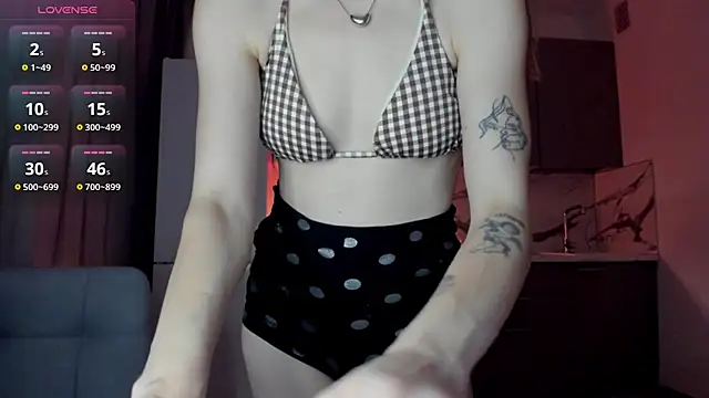 Snapshot of Miriamleroy_ chatting on October 9, 2025, 10:52 pm Miriamleroy online show from October 9, 2025, 10:52 pm