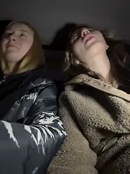 Snapshot of Mimiumuy chatting on December 18, 2025, 4:02 pm Mimiumuy online show from December 18, 2025, 4:02 pm