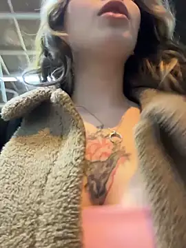 Snapshot of Mimiumuy chatting on December 19, 2025, 5:20 pm Mimiumuy online show from December 19, 2025, 5:20 pm