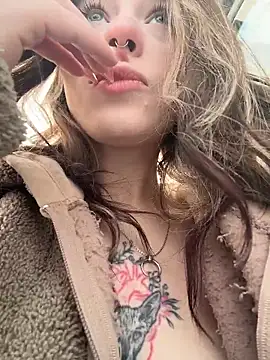 Snapshot of Mimiumuy chatting on December 23, 2025, 9:18 am Mimiumuy online show from December 23, 2025, 9:18 am